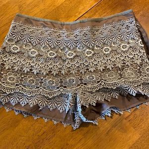 Sans souci Brown w Lace Dress shorts
